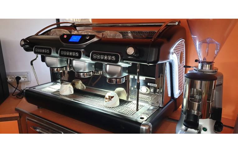 negozio in vendita a Roma in zona Romanina