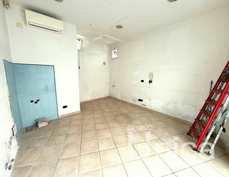 locale commerciale in vendita a Roma in zona Primavalle