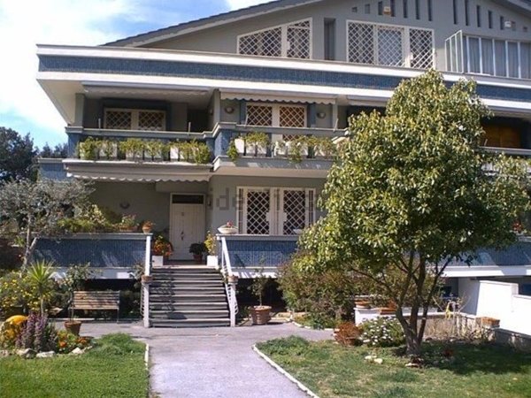 casa semindipendente in vendita a Roma in zona Axa