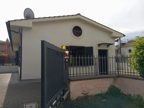 casa indipendente in vendita a Roma in zona Casal Morena