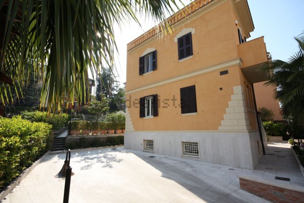 casa indipendente in vendita a Roma in zona Finocchio