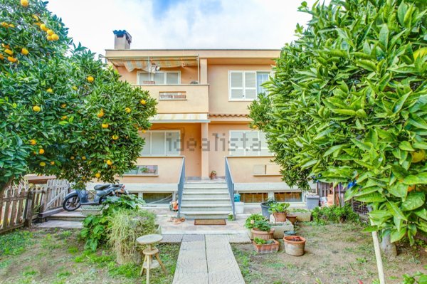 casa indipendente in vendita a Roma in zona Infernetto