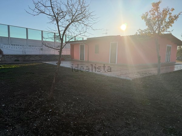 casa indipendente in vendita a Roma in zona Lunghezza
