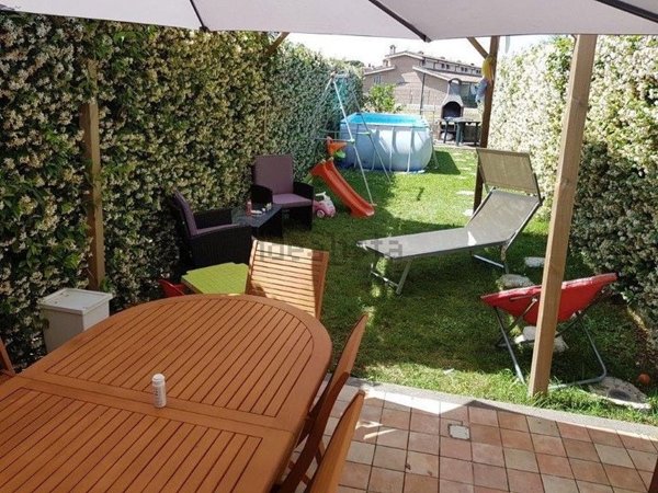 casa indipendente in vendita a Roma in zona Lunghezza