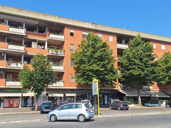 appartamento in vendita a Roma in zona Axa