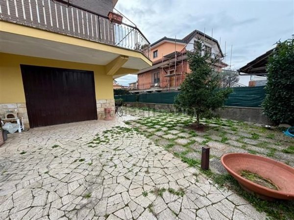 appartamento in vendita a Roma in zona Casal Morena