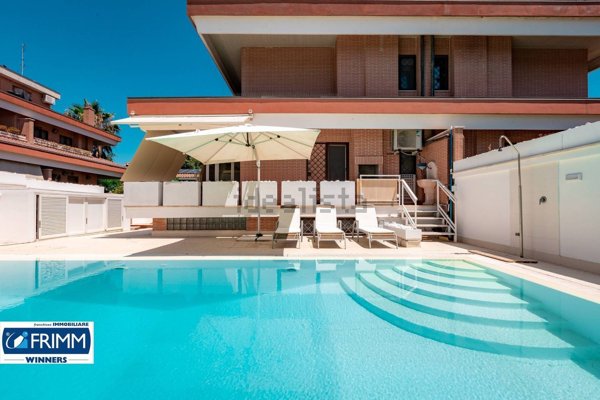 casa indipendente in vendita a Roma in zona Infernetto