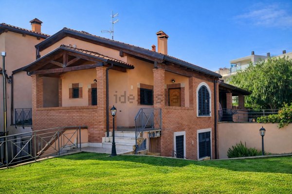 casa indipendente in vendita a Roma