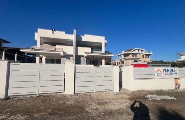 esavano in vendita a Roma in zona Selva Candida