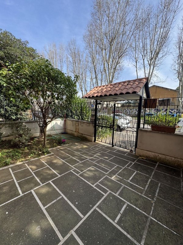 locale di sgombero in vendita a Roma in zona Prenestino-Centocelle