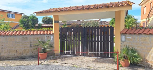 casa indipendente in vendita a Roma in zona Longarina