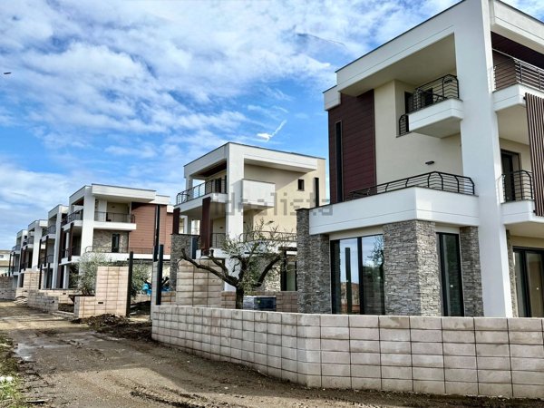 casa indipendente in vendita a Roma in zona Torre Gaia