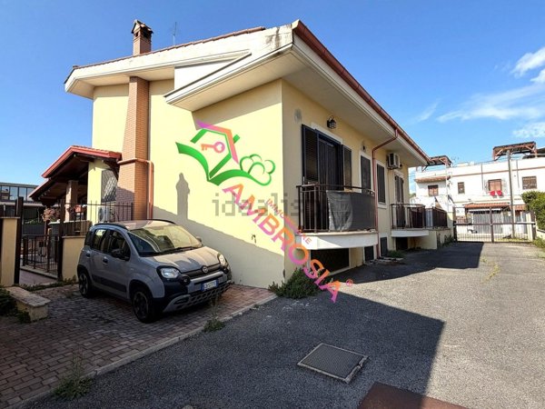 casa indipendente in vendita a Roma in zona Colle del Sole