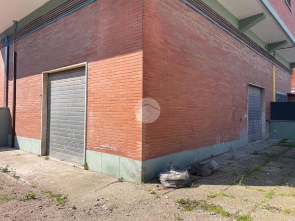 locale di sgombero in vendita a Roma in zona Massimina/Casal Lumbroso