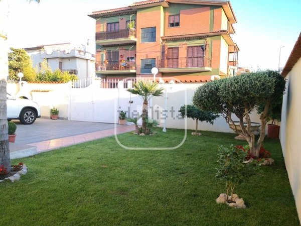 casa indipendente in vendita a Roma in zona Ponte di Nona