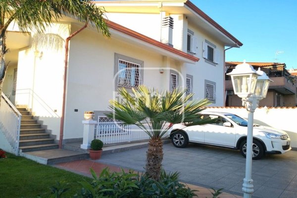 casa indipendente in vendita a Roma in zona Ponte di Nona