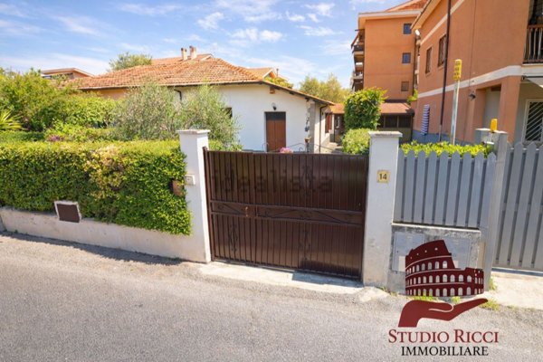 casa indipendente in vendita a Roma in zona Casal Morena