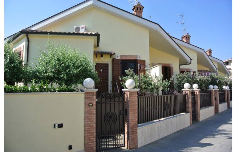 casa indipendente in vendita a Roma in zona Acilia