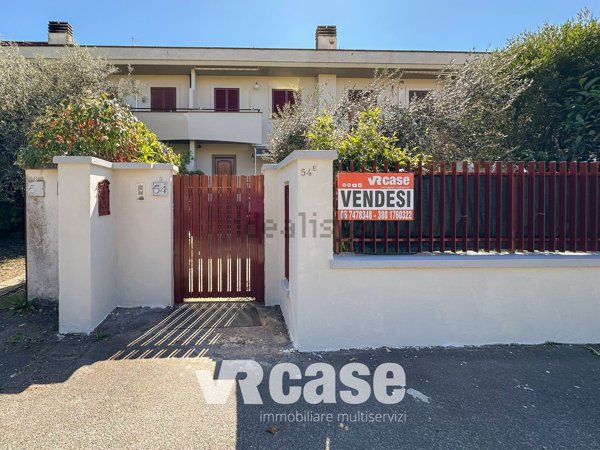 casa indipendente in vendita a Roma in zona Casal Morena
