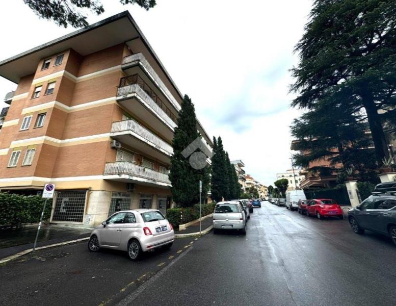 locale commerciale in vendita a Roma in zona Portuense