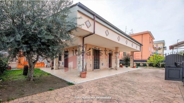 casa indipendente in vendita a Roma in zona Lunghezza