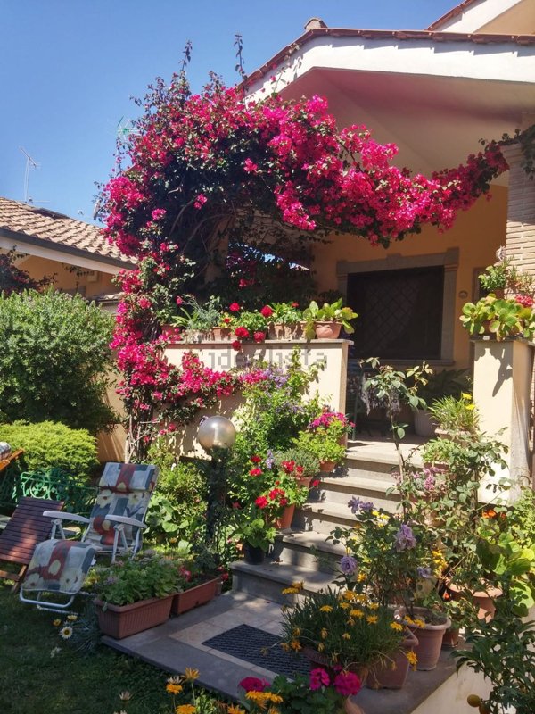 casa indipendente in vendita a Roma in zona Infernetto
