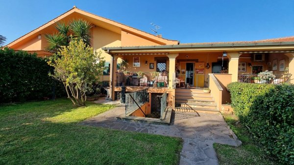 casa indipendente in vendita a Roma in zona Ardeatino