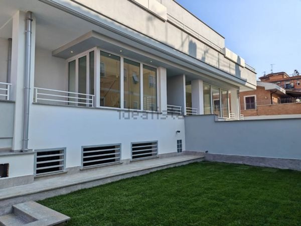 casa indipendente in vendita a Roma in zona Tor Bella Monaca