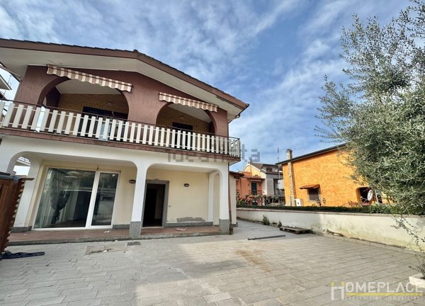 casa semindipendente in vendita a Roma in zona Borghesiana