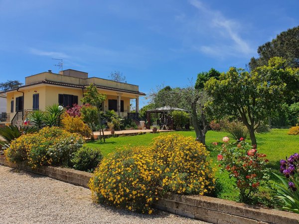 casa indipendente in vendita a Roma in zona Trigoria