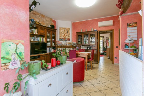 casa indipendente in vendita a Roma in zona Longarina