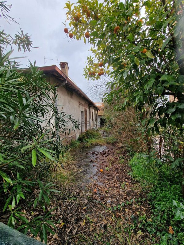 casa indipendente in vendita a Roma in zona Tomba di Nerone