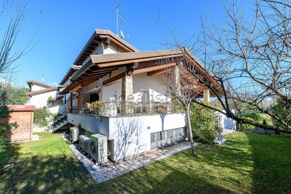 casa indipendente in vendita a Roma in zona Massimina/Casal Lumbroso