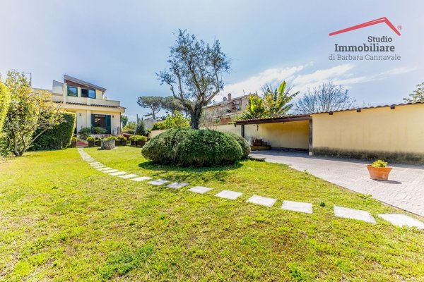 casa indipendente in vendita a Roma in zona Infernetto