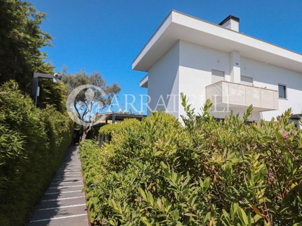 casa indipendente in vendita a Roma in zona Axa