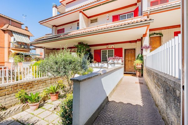 casa indipendente in vendita a Roma