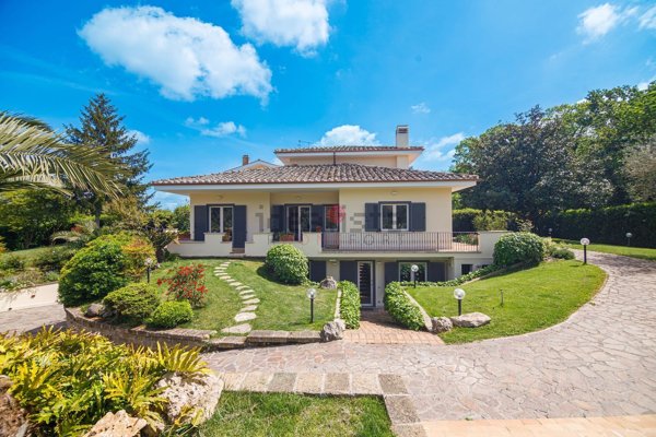 casa indipendente in vendita a Roma in zona Olgiata