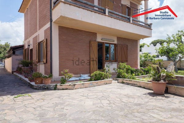 casa indipendente in vendita a Roma in zona Infernetto