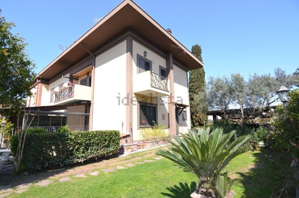 casa indipendente in vendita a Roma in zona Casal Palocco