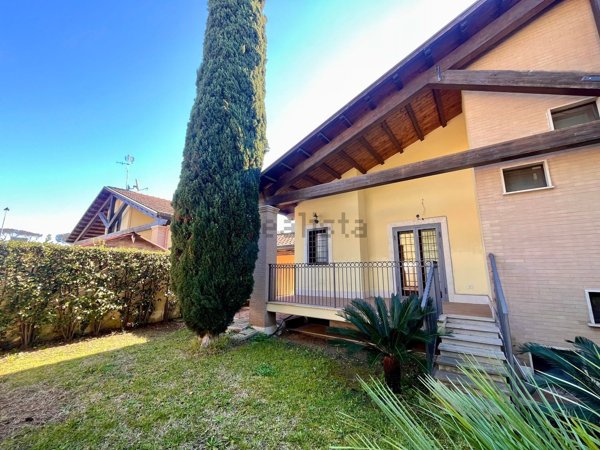 casa indipendente in vendita a Roma in zona Infernetto