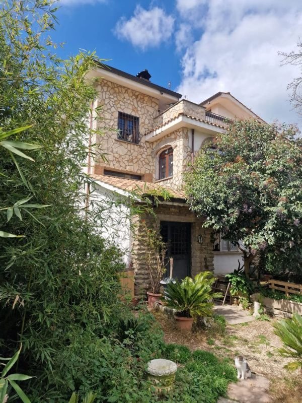casa indipendente in vendita a Roma