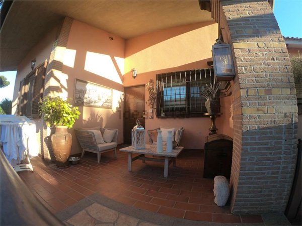 casa indipendente in vendita a Roma in zona Infernetto