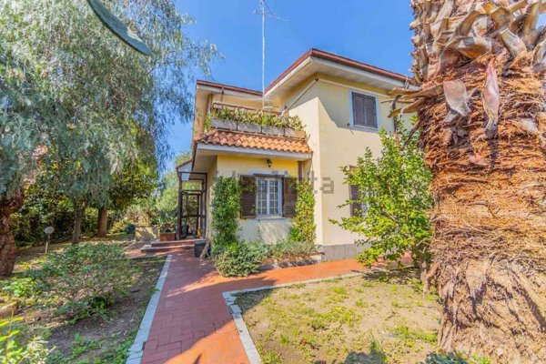 casa indipendente in vendita a Roma