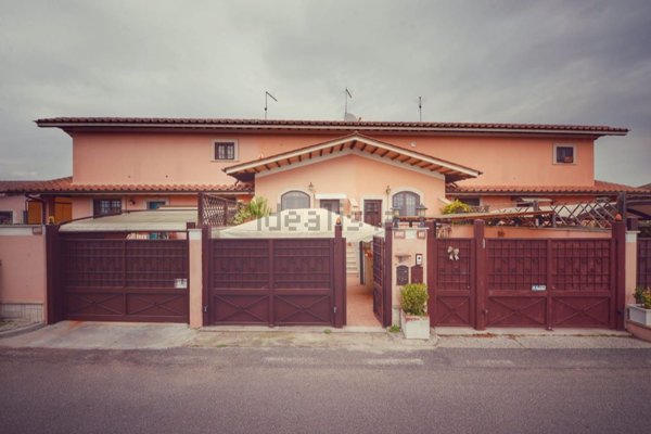 casa indipendente in vendita a Roma in zona Infernetto