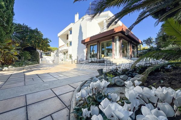 casa indipendente in vendita a Roma in zona Axa