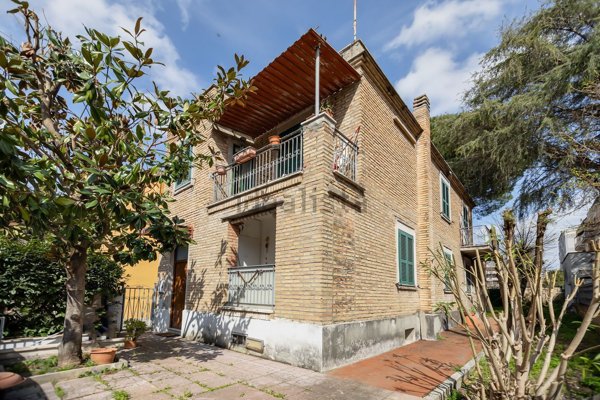 esavano in vendita a Roma in zona Torrevecchia