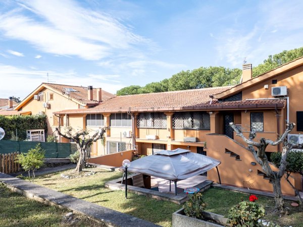casa indipendente in vendita a Roma in zona Castel di Leva