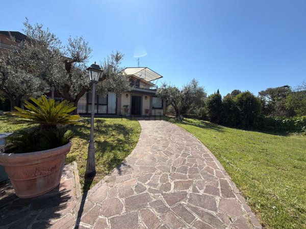 casa indipendente in vendita a Roma in zona Casal Morena
