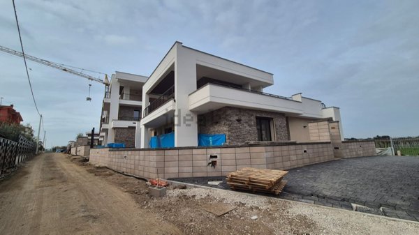 casa indipendente in vendita a Roma in zona Torre Gaia