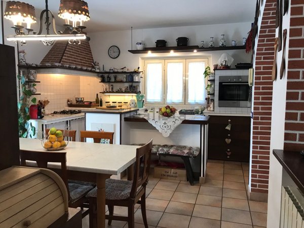 casa indipendente in vendita a Roma in zona Colle del Sole